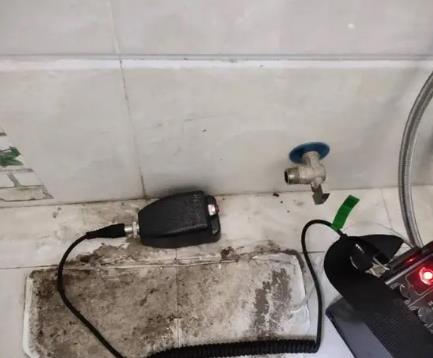 龙泉驿屋顶漏水维修公司分享下卫生间漏水的危害及解决方法
